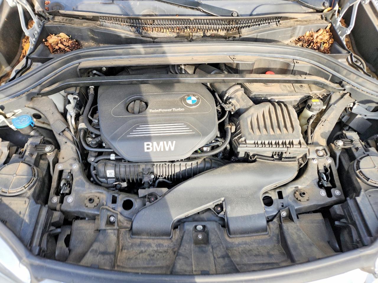 VIN WBXHT3C35J5F92300 2018 BMW X1