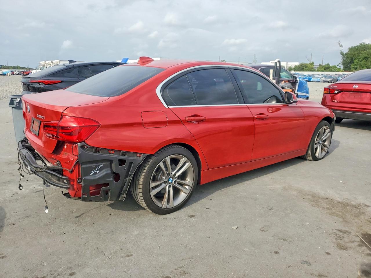 VIN WBA8B9G51HNU48438 2017 BMW 330