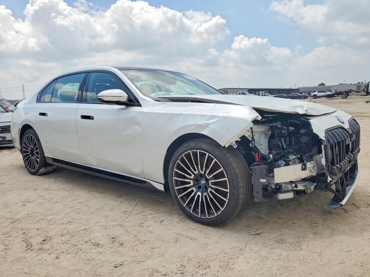 VIN WBA23EH03SCT34734 2025 BMW 740