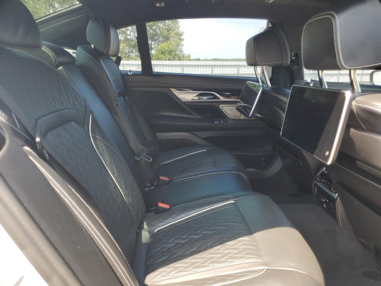 VIN WBA7U2C17MCE80416 2021 BMW ALPINA B7