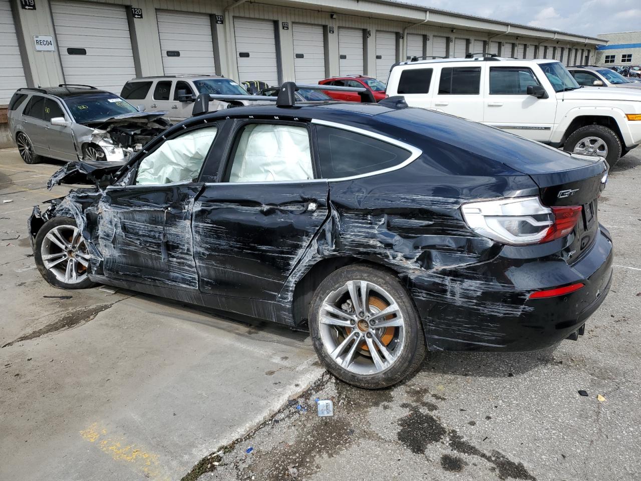 VIN WBA8Z9C52KB220782 2019 BMW 330XI GT