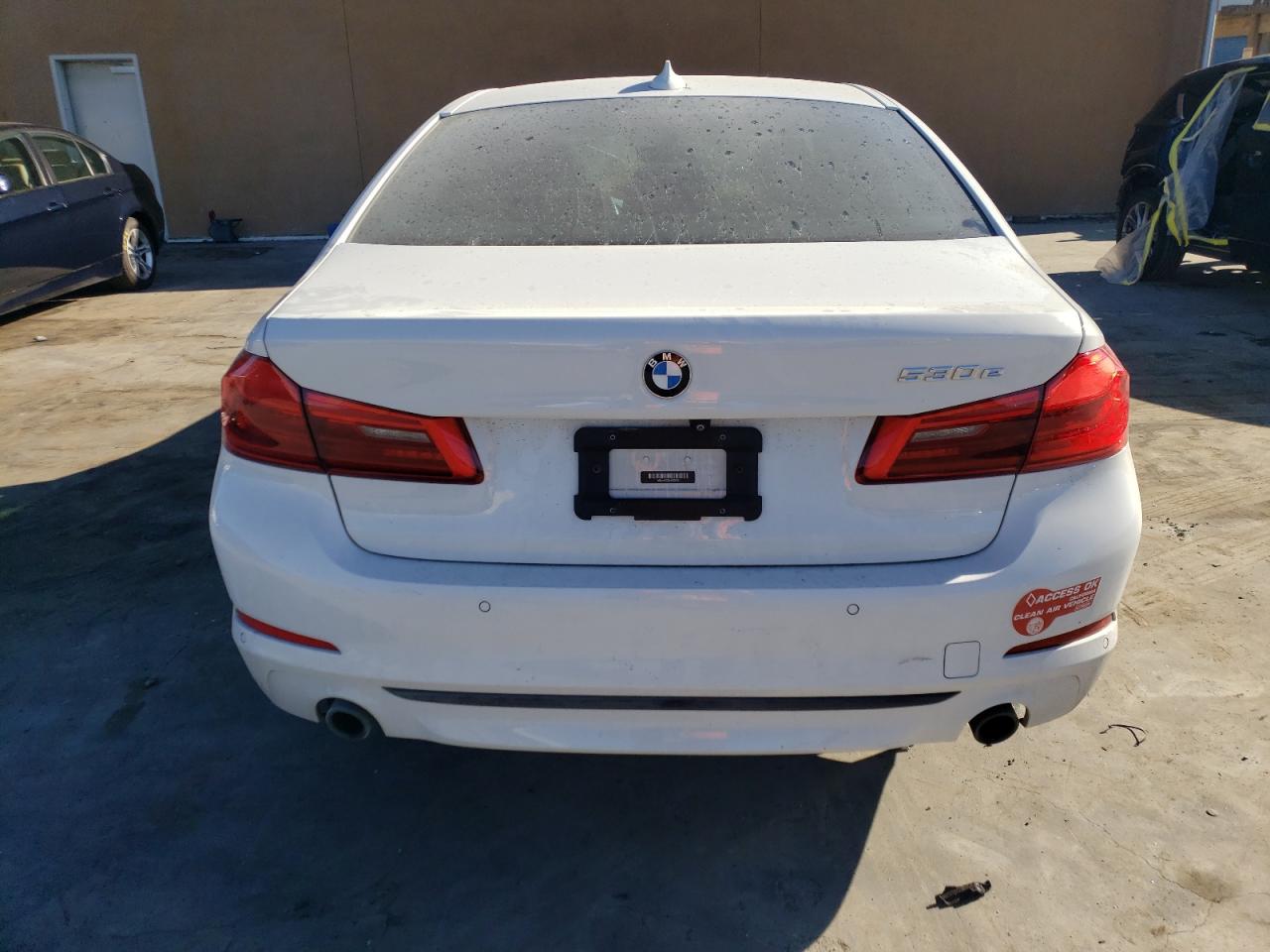 VIN WBAJA9C55JB250561 2018 BMW 530E