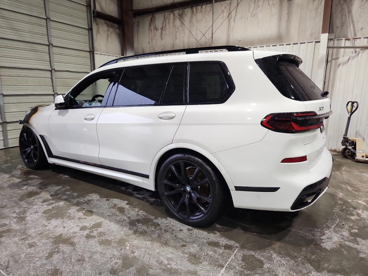 VIN 5UX23EM02R9U74014 2024 BMW X7 XDRIVE4