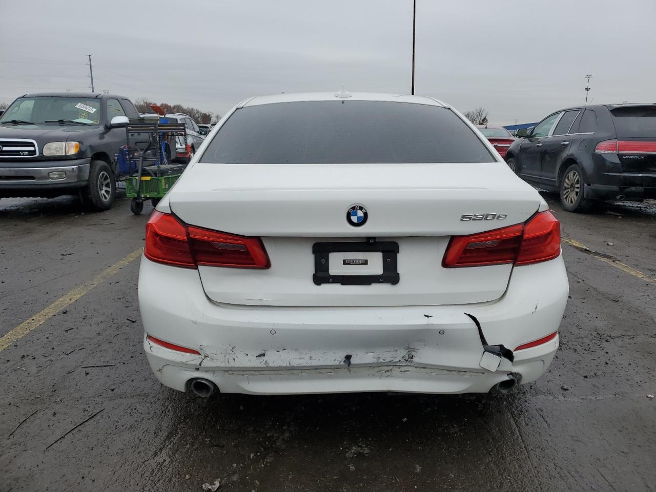 VIN WBAJB1C52JB084725 2018 BMW 530XE