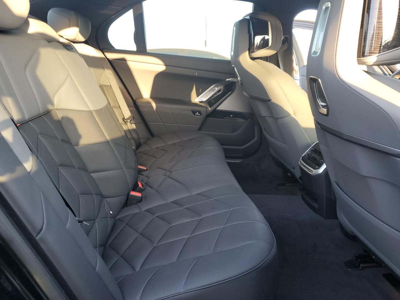 VIN WBA33EJ04SCV31653 2025 BMW 760 XI