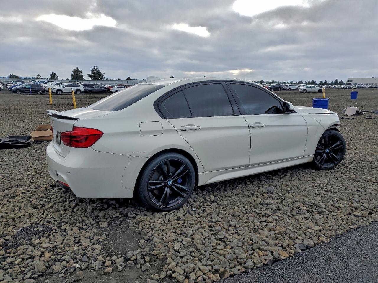 VIN WBA8B7C30HA190168 2017 BMW 340 XI