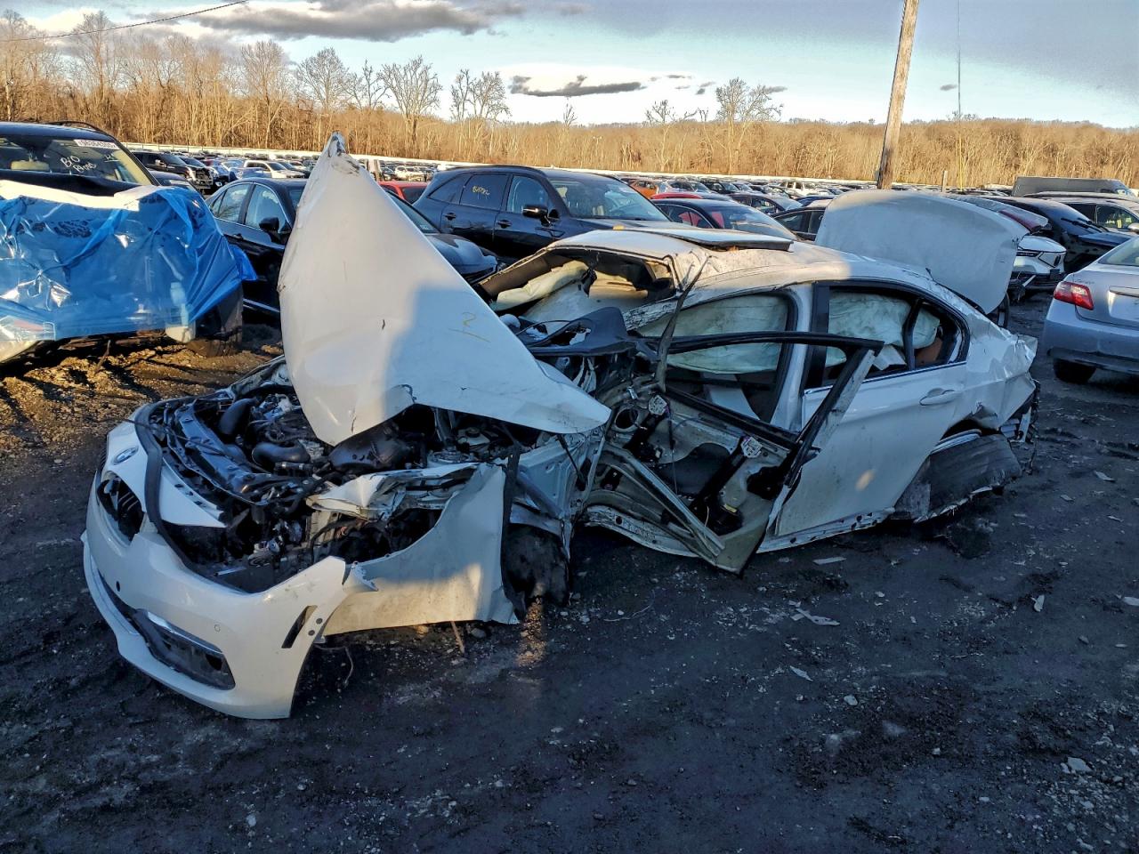 VIN WBA8B7C5XJA585451 2018 BMW 340 XI