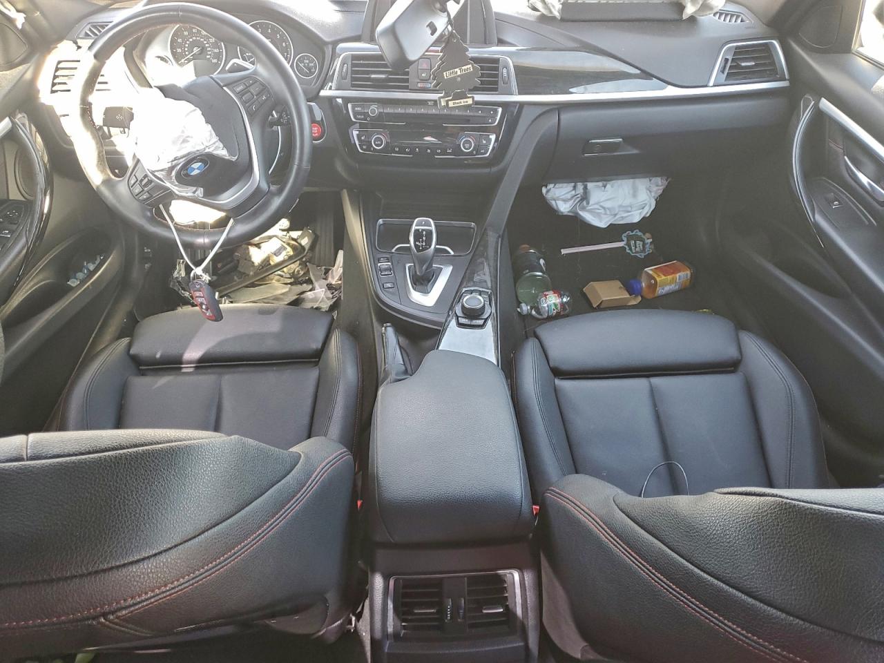 VIN WBA8B9C50JEE83048 2018 BMW 330 I