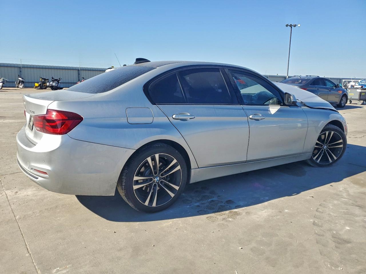 VIN WBA8B9C50JEE83048 2018 BMW 330 I