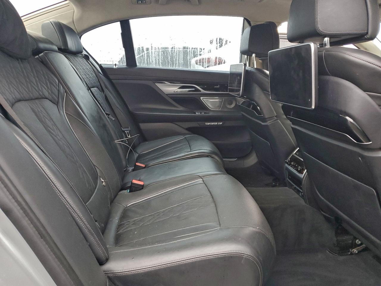 VIN WBA7F2C33HG543826 2017 BMW ALPINA B7