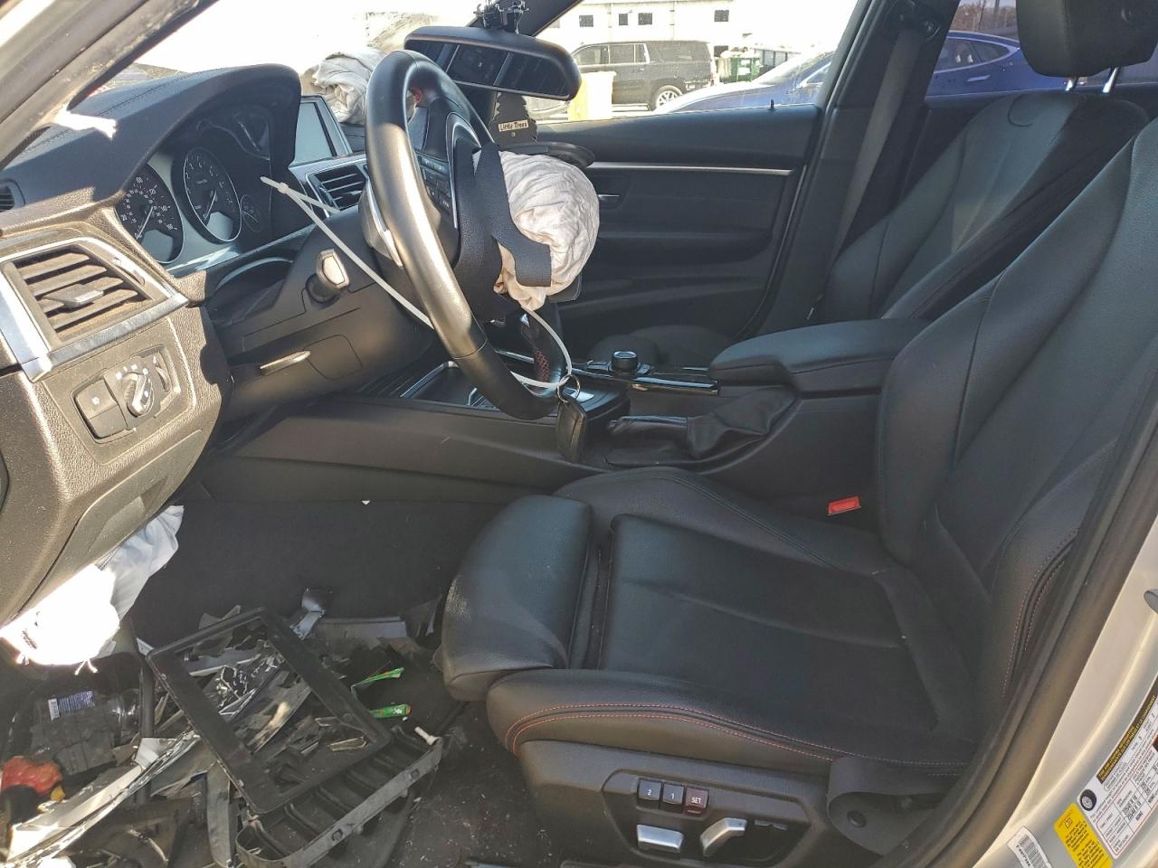 VIN WBA8B9C50JEE83048 2018 BMW 330 I