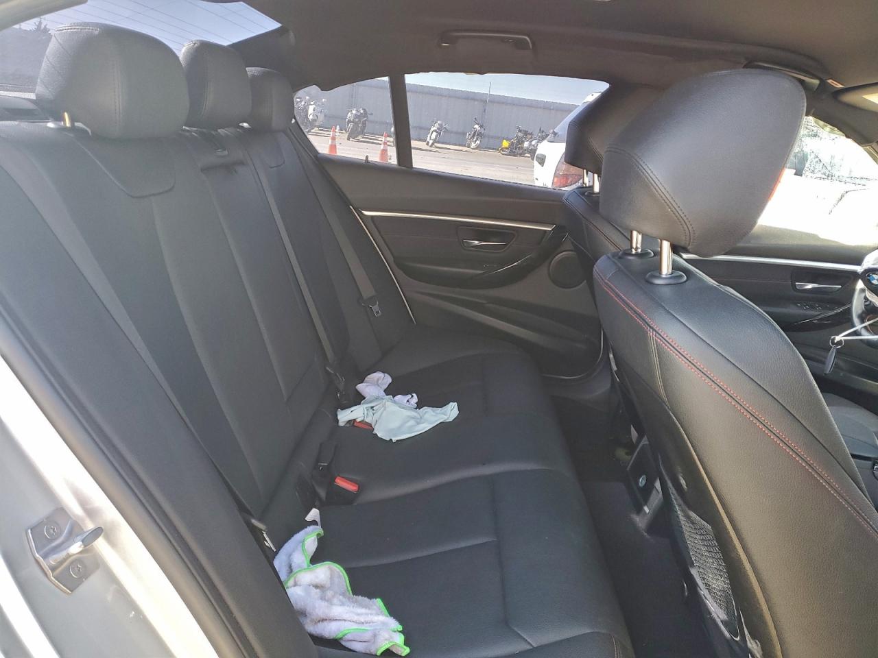VIN WBA8B9C50JEE83048 2018 BMW 330 I