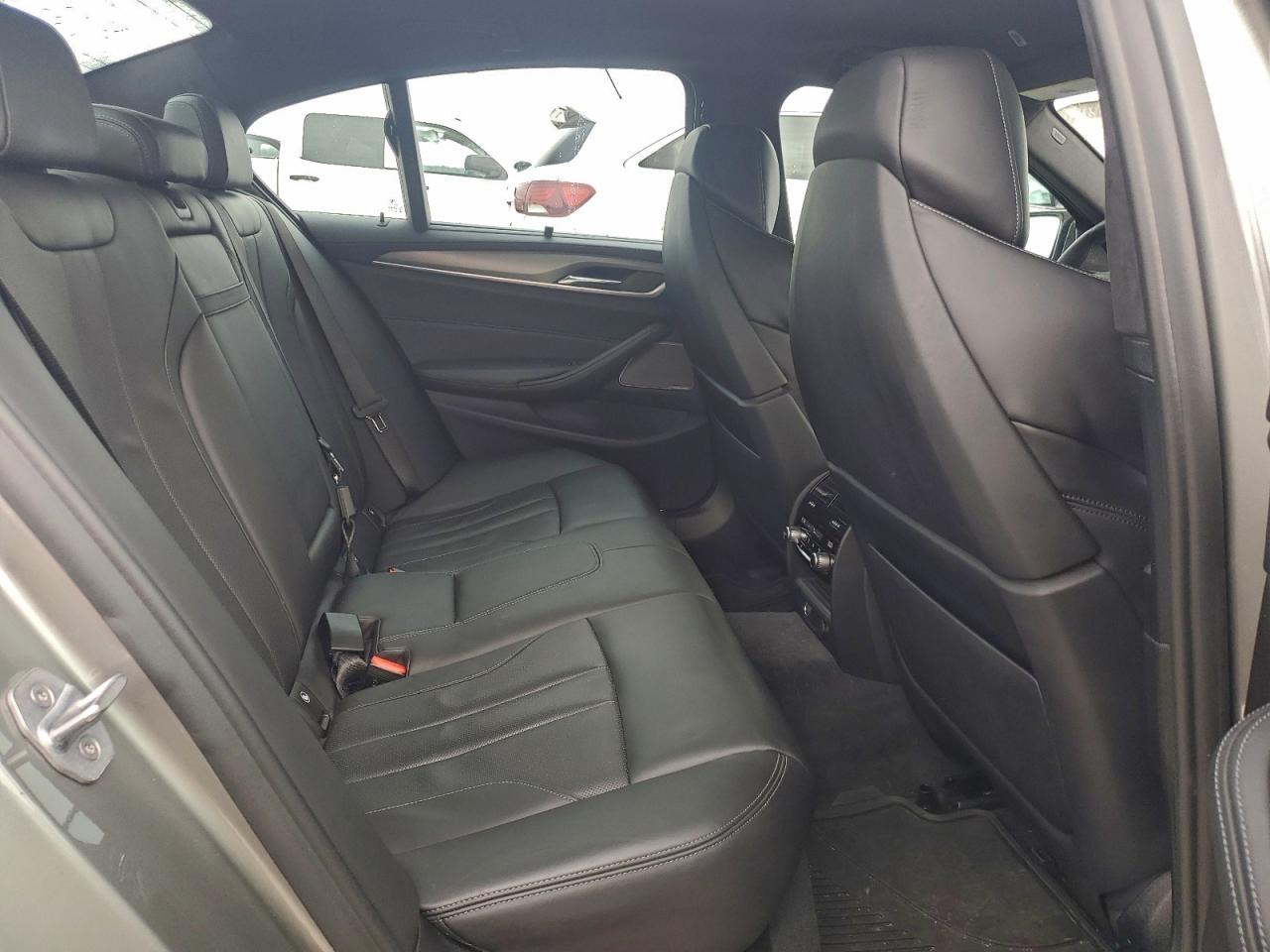 VIN WBSJF0C59KB284660 2019 BMW M5